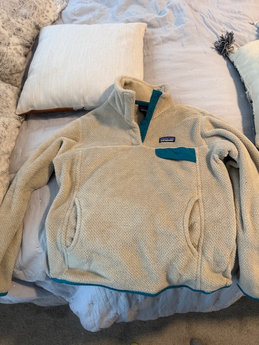 Patagonia Cream Fleece Pullover with Teal Accents
